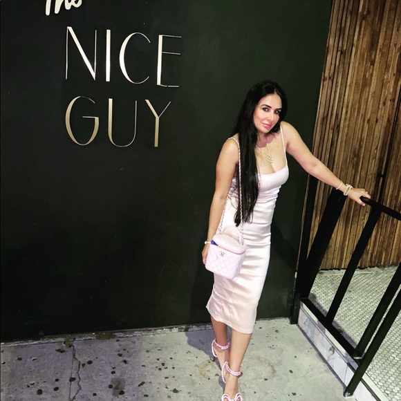 Meet your Posher, Sadia - Picture 4 of 16